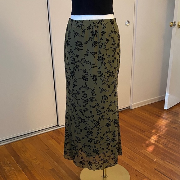 Floral Olive Green Maxi Skirt Size Large - Picture 2 of 9